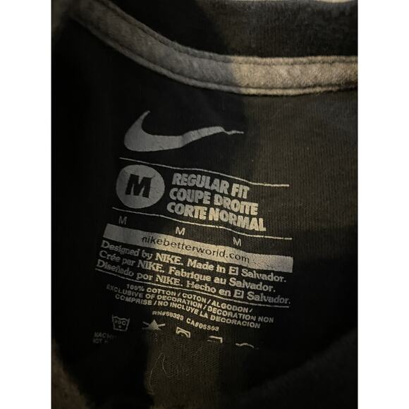 Nike Regular Fit men’s sz. M classic black logo tee. Comfortable - Picture 5 of 7